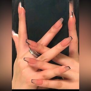 Black Outline French Coffin 24 Piece Press On Nails 💅🌟